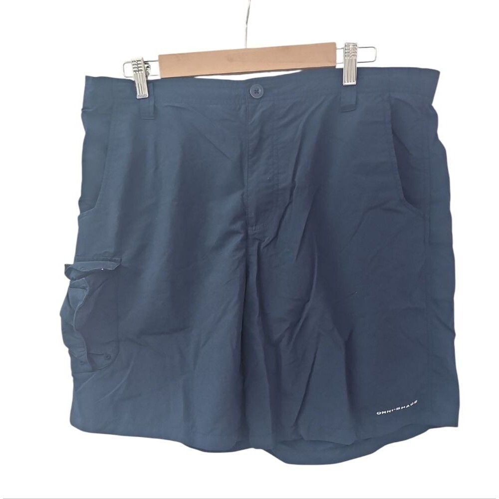 Columbia Omni Shade Cargo Shorts Men L Navy Fishing Hiking Travel Outdoor